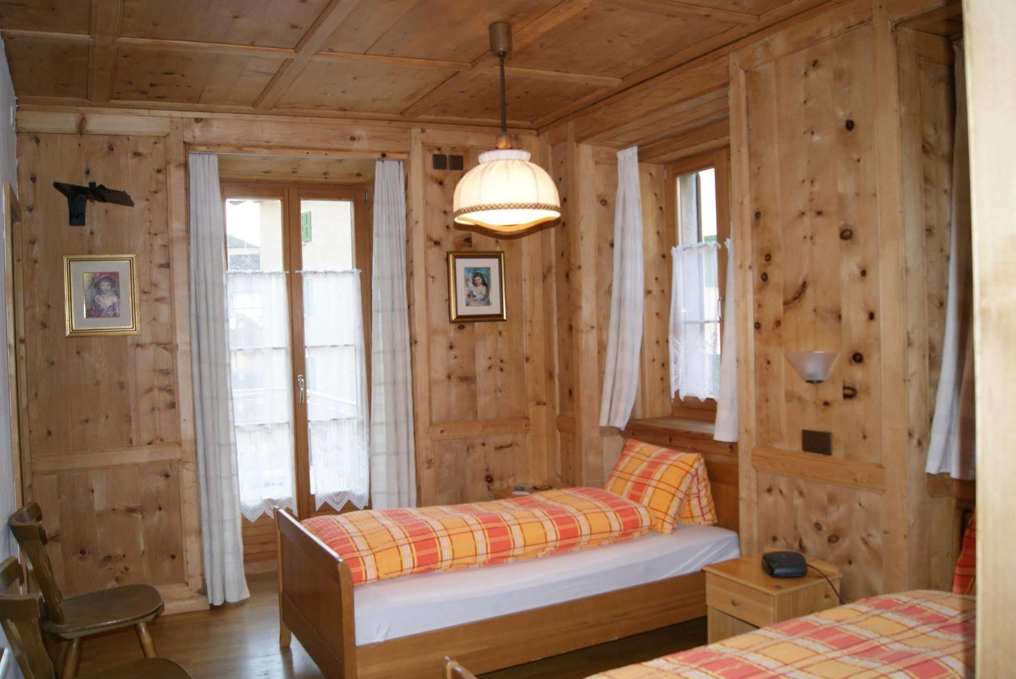 Albergo Piz Cam Vicosoprano ภายนอก รูปภาพ